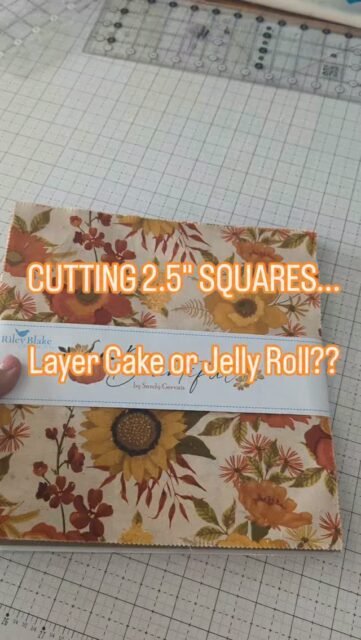 Making the scrappy patchwork bow today! What's your favorite way to get lots of 2.5" squares?? 😀✂️‼️
#easypiecinggrid #bigbows🎀 #patchwork #lookshardbutsoeasy